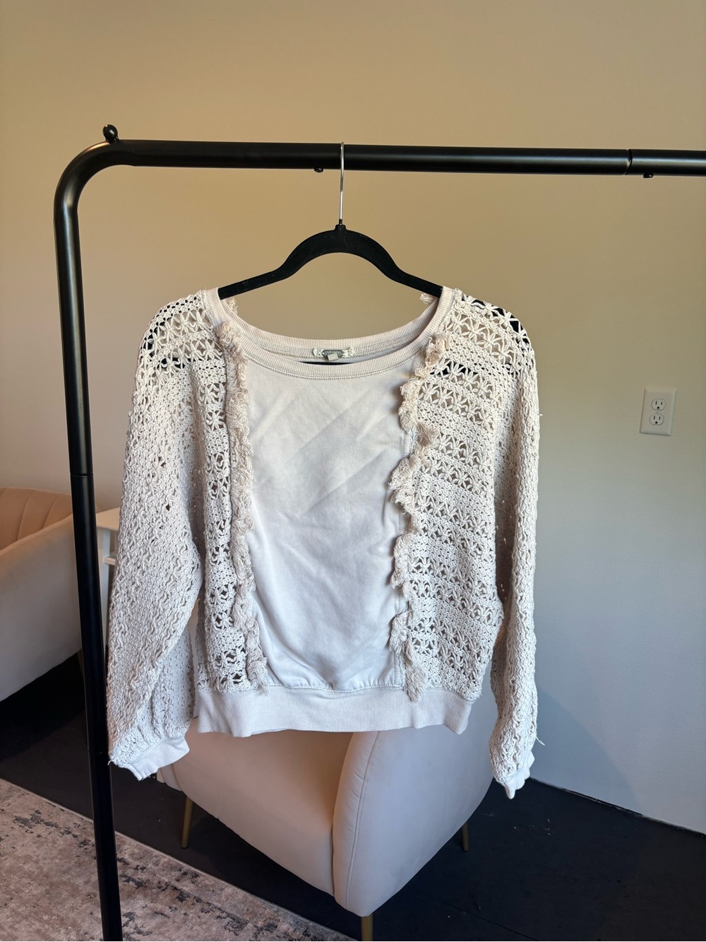 gimmicks by BKE Cream and Brown Cozy Fleece Pullover
